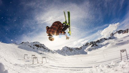 mk体育官方网站_巅峰对决！扣篮大赛惊艳全场，新星力压群雄夺冠